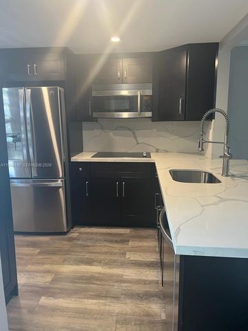 9440 Fontainebleau Blvd 213, Miami, FL 33172