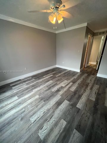 9440 Fontainebleau Blvd 213, Miami, FL 33172