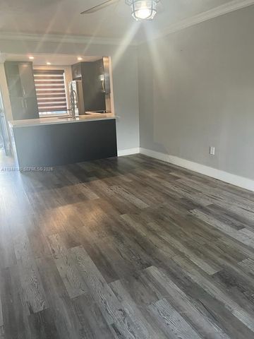 9440 Fontainebleau Blvd 213, Miami, FL 33172