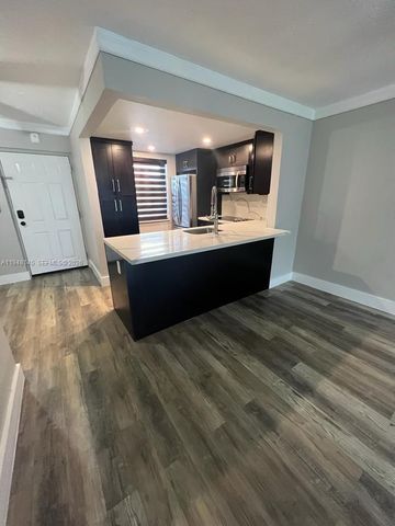 9440 Fontainebleau Blvd 213, Miami, FL 33172