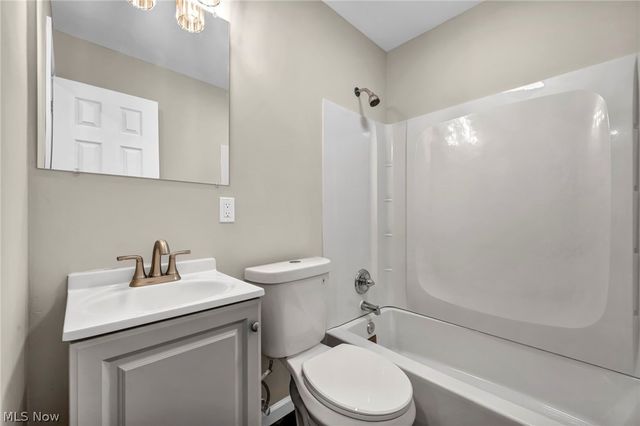12215 National Drive, Grafton, OH 44044