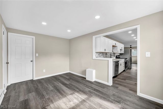 12215 National Drive, Grafton, OH 44044