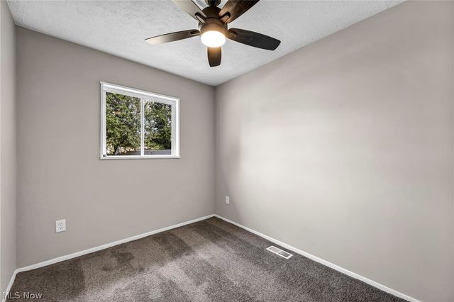 12215 National Drive, Grafton, OH 44044