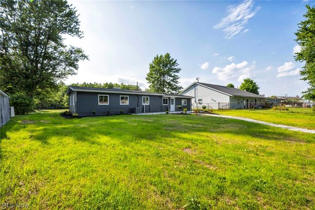 12215 National Drive, Grafton, OH 44044