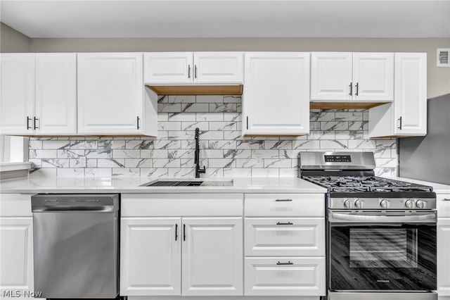 12215 National Drive, Grafton, OH 44044