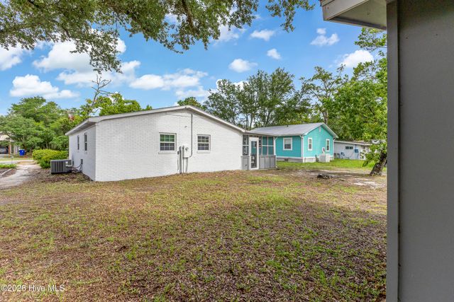 139 NE 18th Street, Oak Island, NC 28465