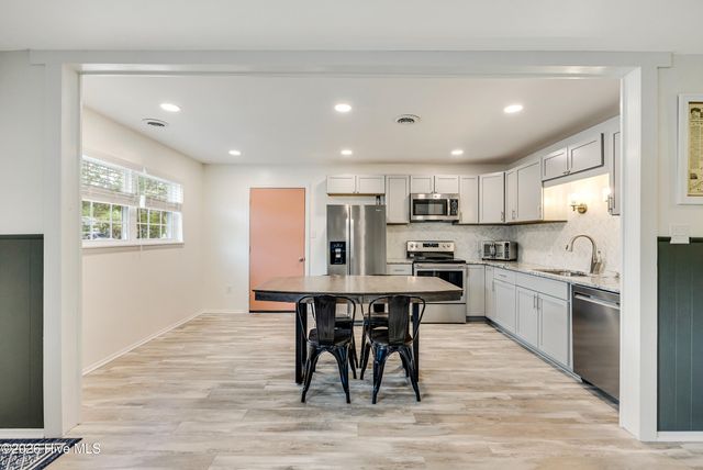 139 NE 18th Street, Oak Island, NC 28465