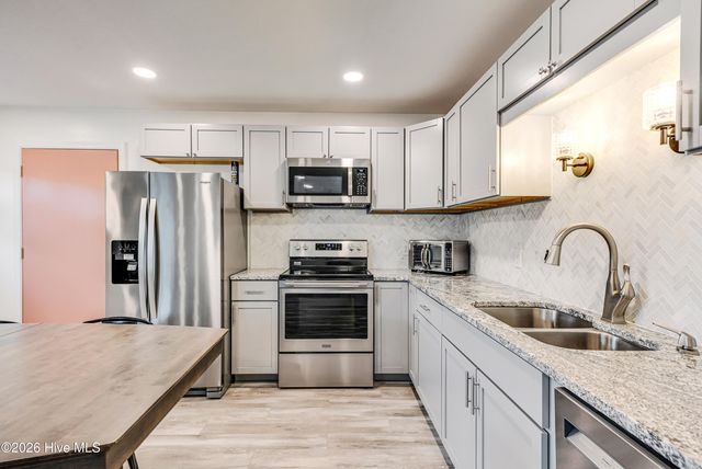 139 NE 18th Street, Oak Island, NC 28465