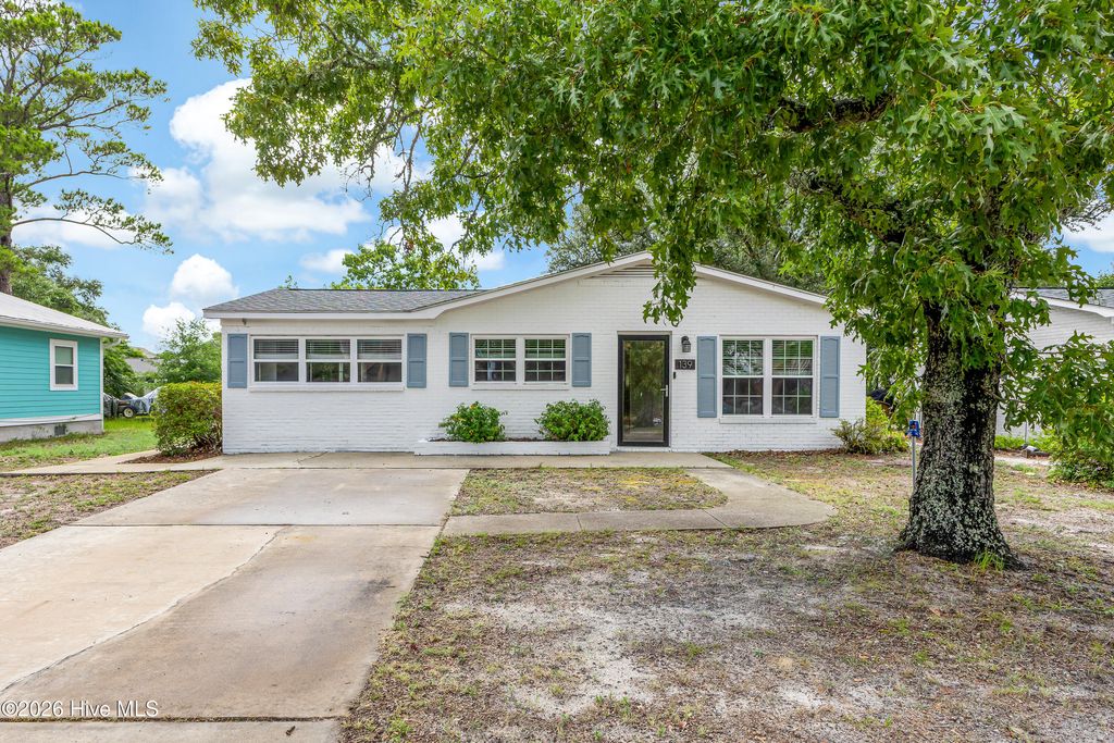 139 NE 18th Street, Oak Island, NC 28465
