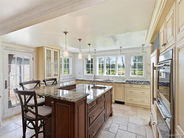 61400 Romeo Plank Road, Ray, MI 48096