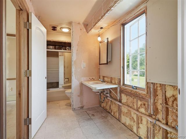 61400 Romeo Plank Road, Ray, MI 48096