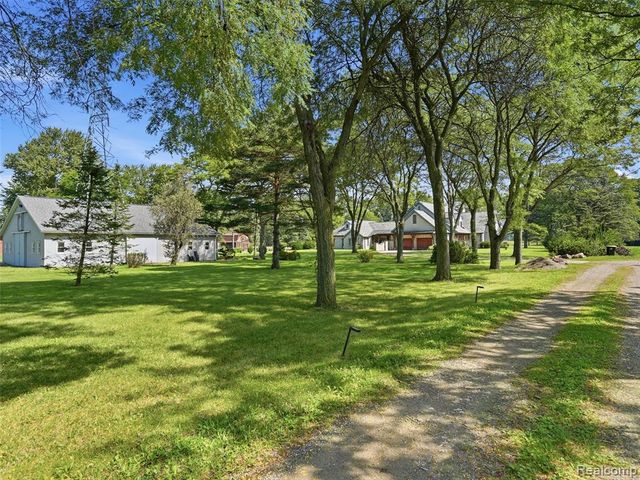61400 Romeo Plank Road, Ray, MI 48096