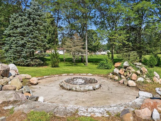 61400 Romeo Plank Road, Ray, MI 48096