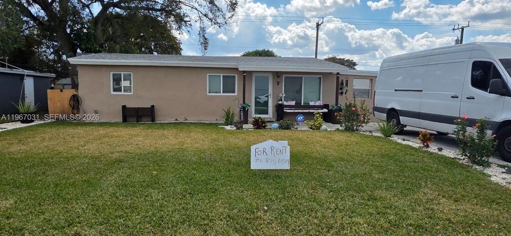 5900 Atlanta St, Hollywood, FL 33021