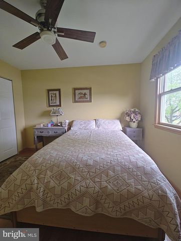 1549 BARNSWALLOW DR, Bensalem, PA 19020