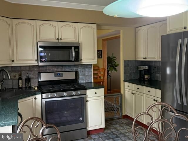 1549 BARNSWALLOW DR, Bensalem, PA 19020