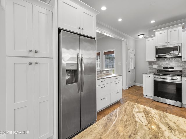 100 Bull Run Circle, Broussard, LA 70518