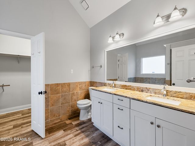 100 Bull Run Circle, Broussard, LA 70518