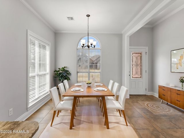 100 Bull Run Circle, Broussard, LA 70518