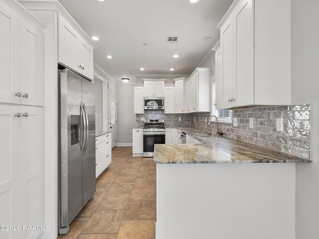 100 Bull Run Circle, Broussard, LA 70518