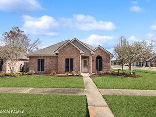 100 Bull Run Circle, Broussard, LA 70518