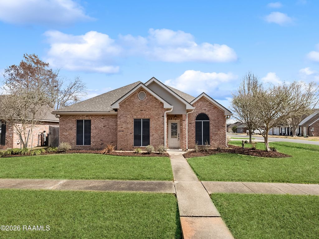 100 Bull Run Circle, Broussard, LA 70518