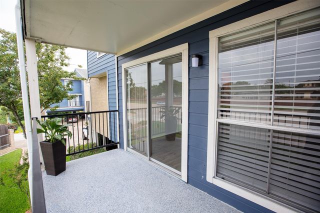 18515 Egret Bay Boulevard 803, Houston, TX 77058