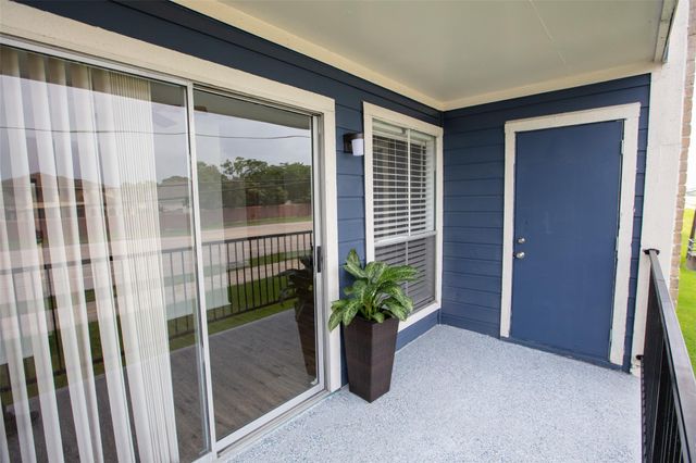 18515 Egret Bay Boulevard 803, Houston, TX 77058