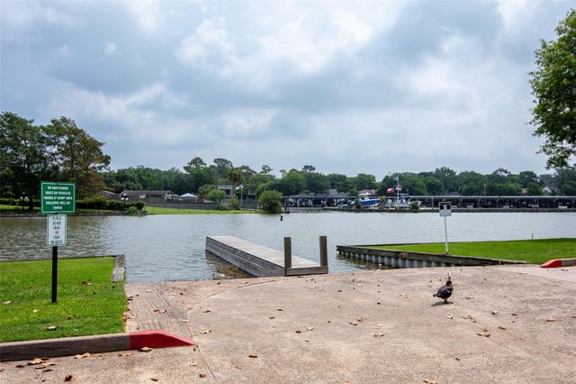 18515 Egret Bay Boulevard 803, Houston, TX 77058