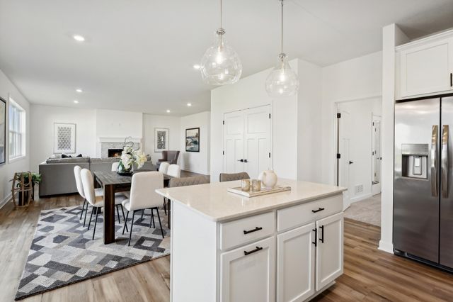 8933 Periwinkle Boulevard, Woodbury, MN 55129