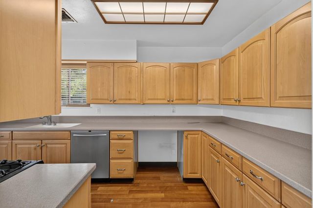 1220 Palm Ave, Roseville, CA 95661