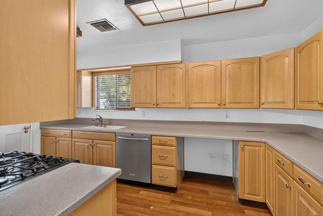 1220 Palm Ave, Roseville, CA 95661