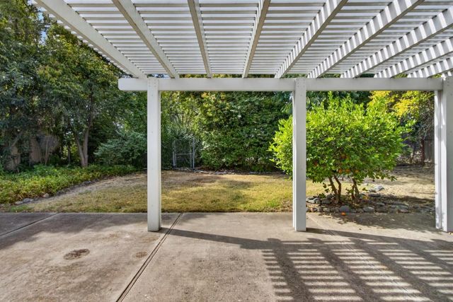 1220 Palm Ave, Roseville, CA 95661