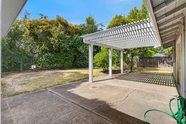 1220 Palm Ave, Roseville, CA 95661