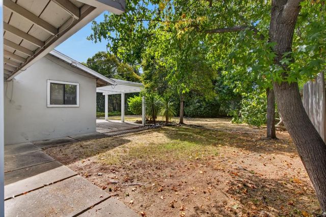 1220 Palm Ave, Roseville, CA 95661