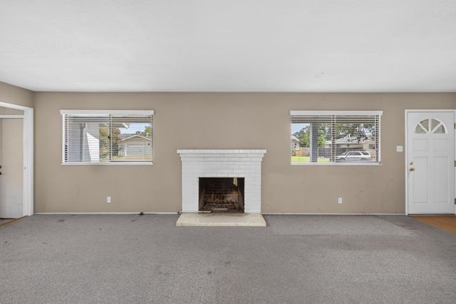 1220 Palm Ave, Roseville, CA 95661