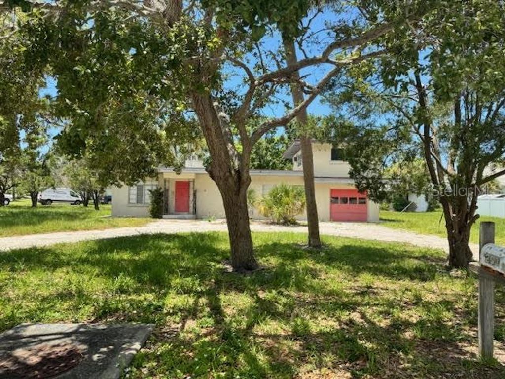 Image 1 of property listing at 201 PARK BOULEVARD N, Venice, FL 34285