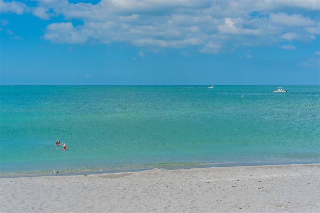 Image 3 of property listing at 201 PARK BOULEVARD N, Venice, FL 34285