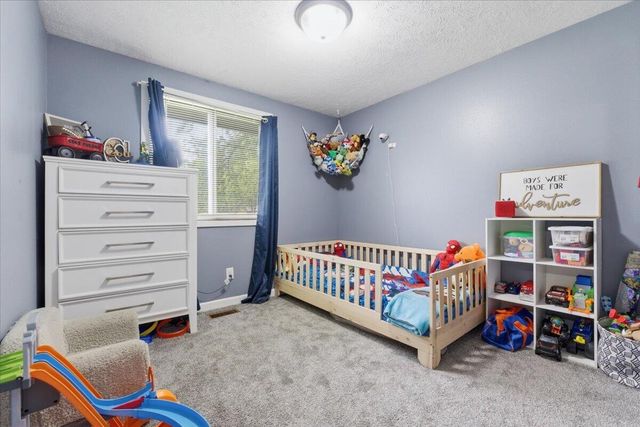 4048 AVENUE E, Council Bluffs, IA 51501