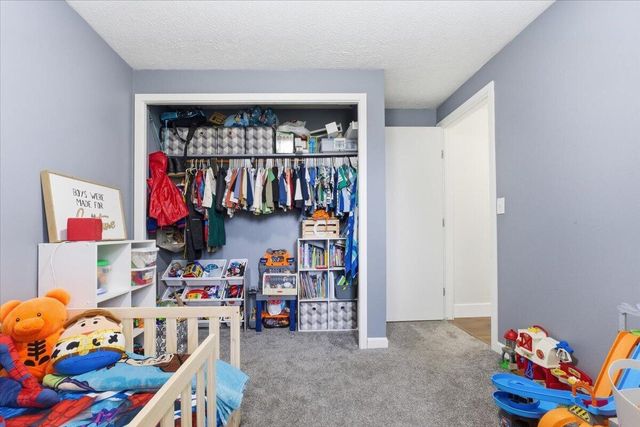 4048 AVENUE E, Council Bluffs, IA 51501