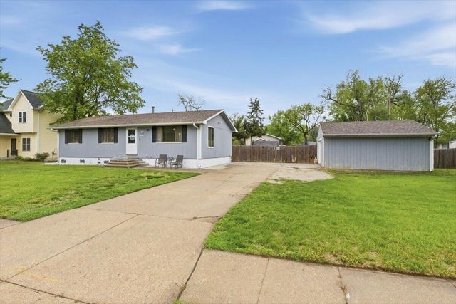 4048 AVENUE E, Council Bluffs, IA 51501