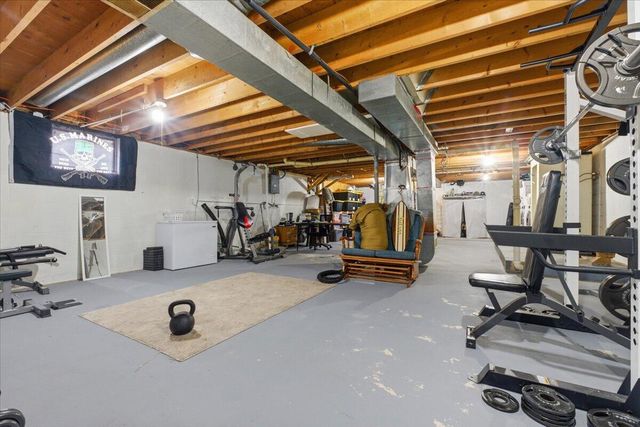 4048 AVENUE E, Council Bluffs, IA 51501