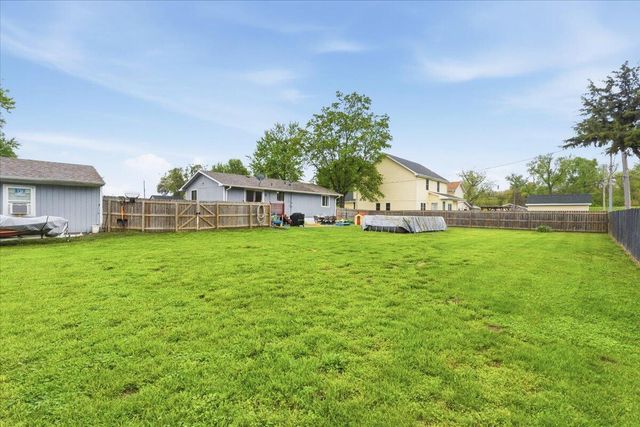 4048 AVENUE E, Council Bluffs, IA 51501