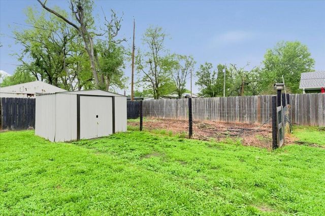 4048 AVENUE E, Council Bluffs, IA 51501
