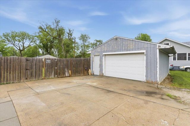 4048 AVENUE E, Council Bluffs, IA 51501
