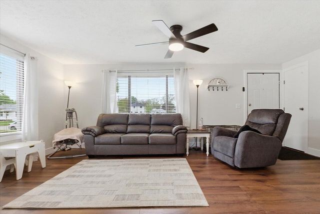 4048 AVENUE E, Council Bluffs, IA 51501