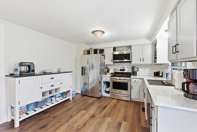 4048 AVENUE E, Council Bluffs, IA 51501