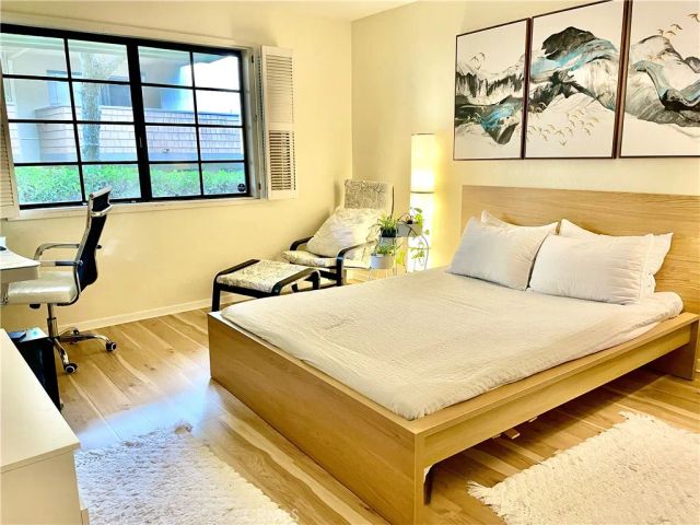 8840 Villa La Jolla Drive 220, La Jolla, CA 92037