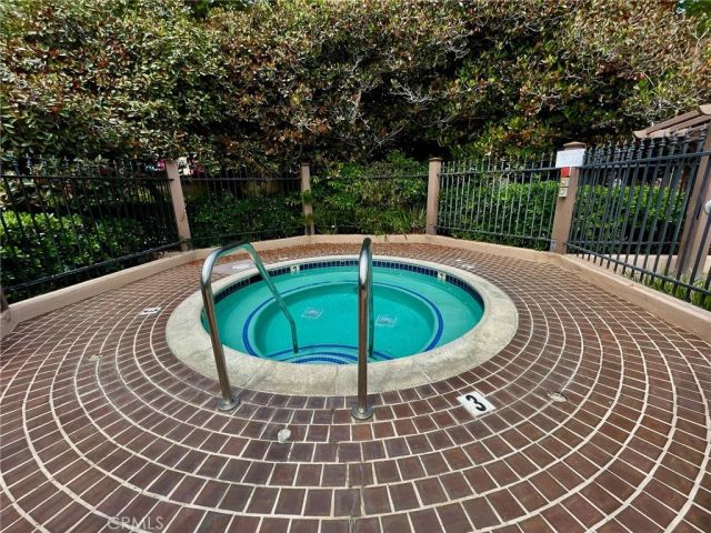 8840 Villa La Jolla Drive 220, La Jolla, CA 92037