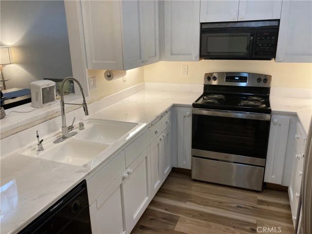 8840 Villa La Jolla Drive 220, La Jolla, CA 92037